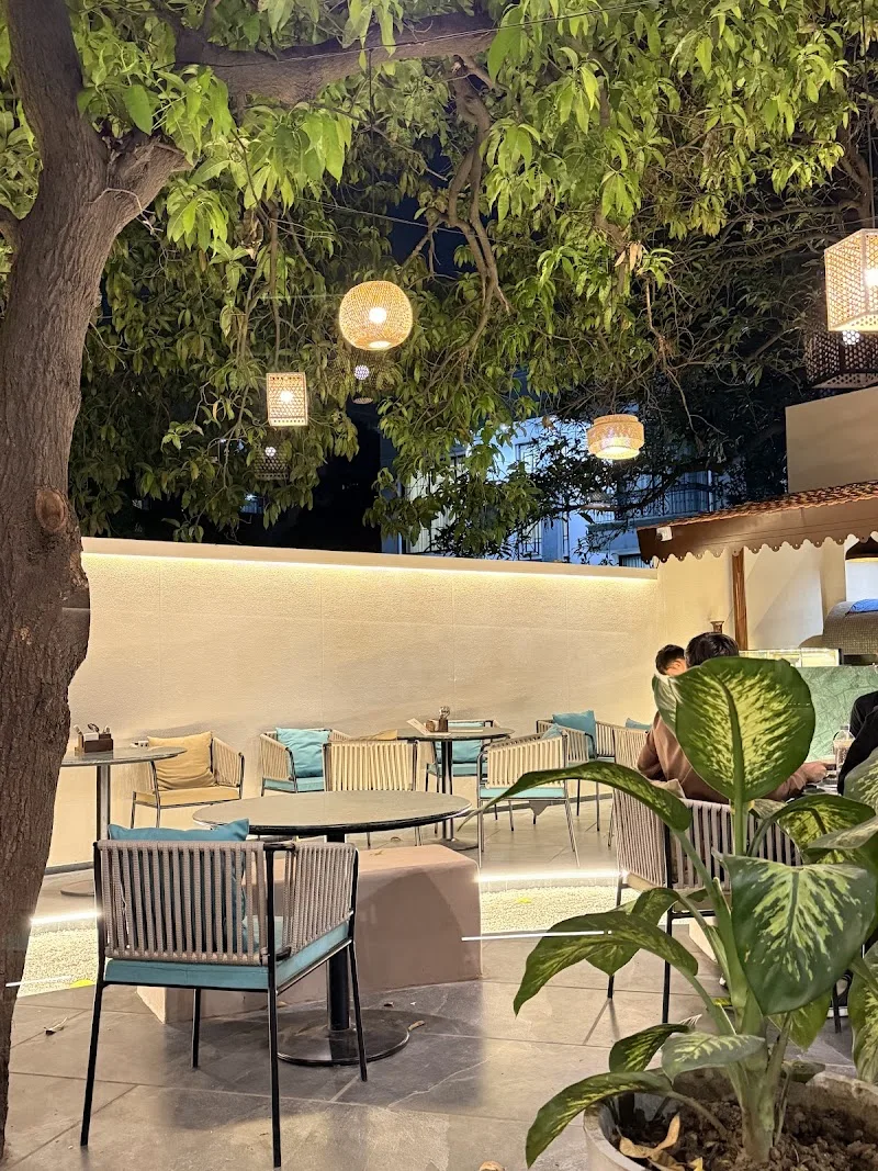 House of Coffee night ambience